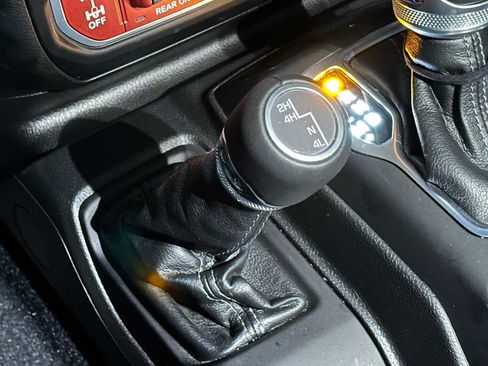 Used 2024 Jeep Wrangler Unlimited Rubicon w/ Capability Package image 36