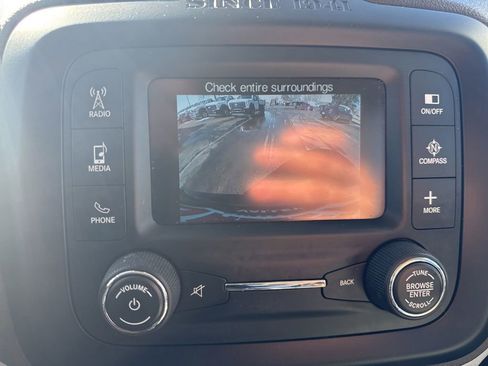 Used 2015 Jeep Renegade Limited image 19