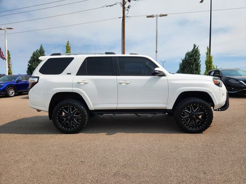Used 2017 Toyota 4Runner SR5 Premium AWD/4WD image 2