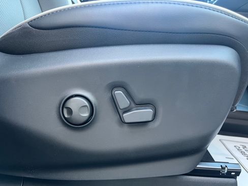 New 2026 Chrysler Pacifica Limited image 30