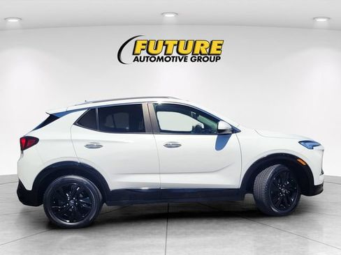 Used 2024 Buick Encore GX Sport Touring FWD image 3