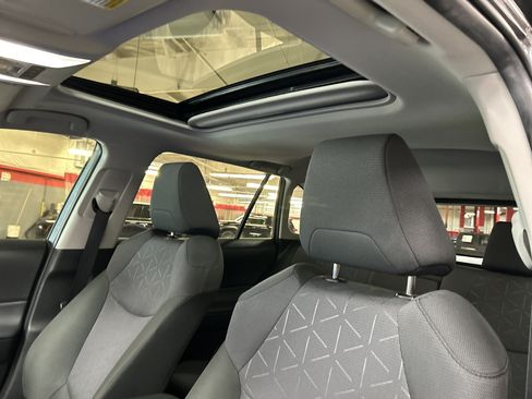 Used 2025 Toyota RAV4 XLE w/ Convenience Package FWD image 27