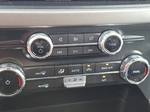 Used 2024 Ford F150 XLT w/ FX4 Off-Road Package AWD/4WD image 33