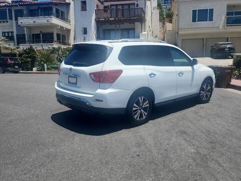 Used 2018 Nissan Pathfinder S FWD image 4