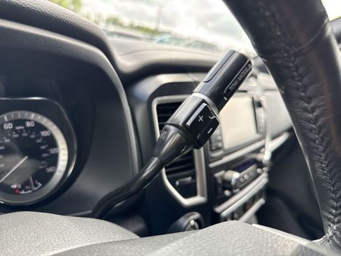 Used 2018 Nissan Titan SV w/ SV Convenience Package AWD/4WD image 23