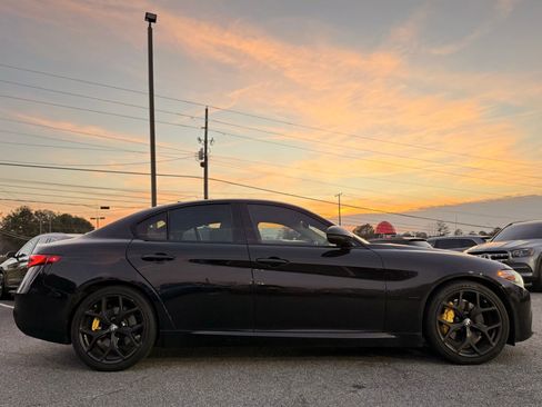 Used 2020 Alfa Romeo Giulia w/ Nero Edizione image 6