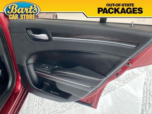 Used 2016 Chrysler 300 Limited RWD image 9