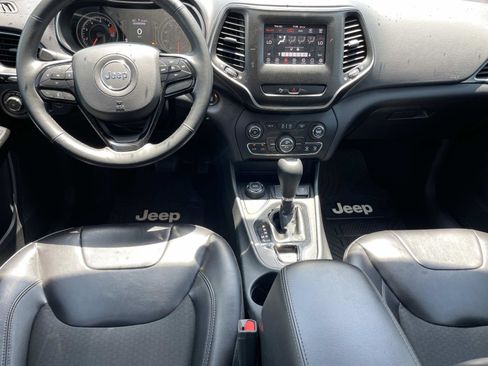 Used 2019 Jeep Cherokee Latitude Plus AWD/4WD image 15