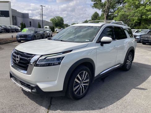 Used 2022 Nissan Pathfinder Platinum w/ Cargo Package FWD image 9