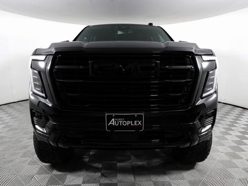 Used 2025 GMC Yukon Elevation w/ LPO, Yukon Black Package image 3