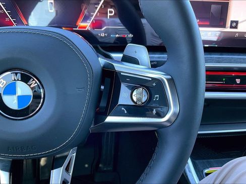 Used 2025 BMW 760i xDrive w/ Premium Package image 12