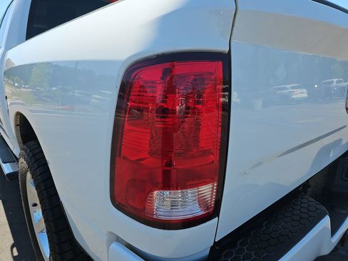 Used 2017 RAM 1500 Express AWD/4WD image 35