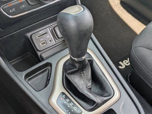 Used 2017 Jeep Cherokee 75th Anniversary FWD image 12