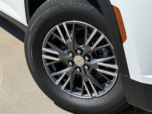 New 2026 Chevrolet Traverse LT w/ Driver Confidence Package image 9