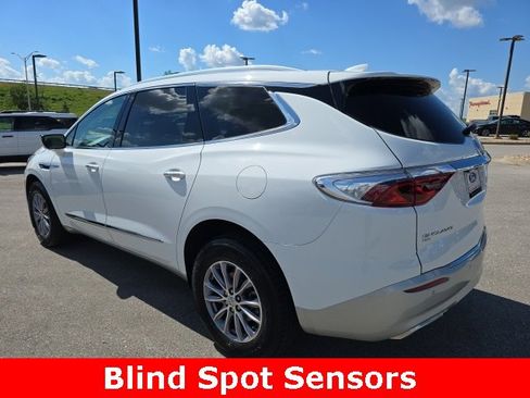 Used 2024 Buick Enclave Essence w/ Technology Package image 3