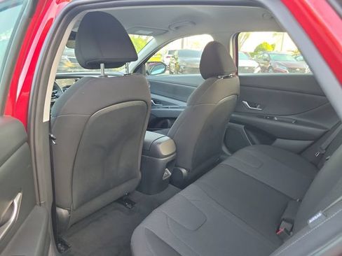 Used 2025 Hyundai Elantra SE FWD image 6