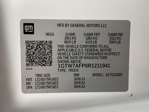 Used 2024 GMC Savana 2500 w/ Driver Convenience Package image 23