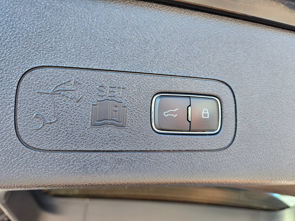 Certified 2025 Lincoln Aviator Black Label AWD/4WD image 13