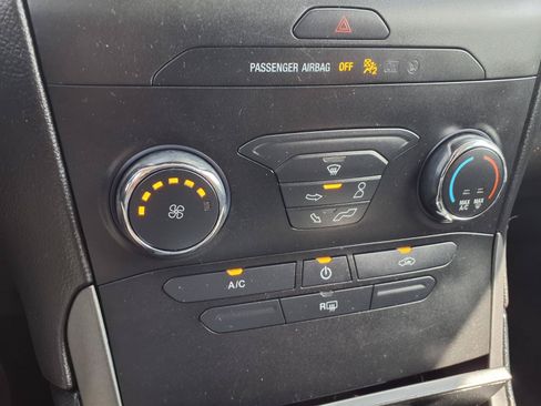 Used 2019 Ford Edge SE w/ SE Fleet Driver's Package FWD image 7