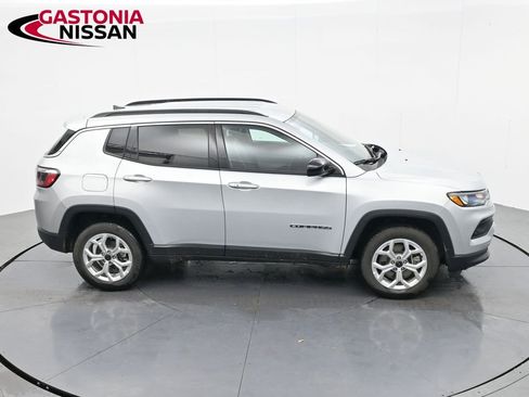 Used 2025 Jeep Compass Latitude AWD/4WD image 25