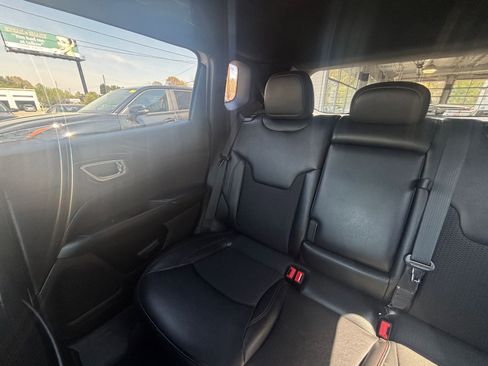 Used 2025 Jeep Compass Trailhawk image 38