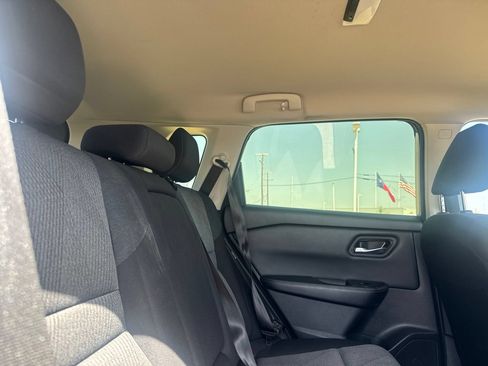 Certified 2025 Nissan Rogue SV FWD image 29