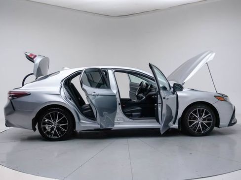 Used 2024 Toyota Camry SE FWD image 14