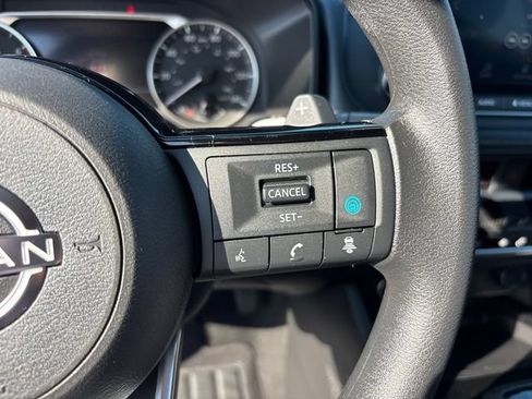 Used 2023 Nissan Rogue SV AWD/4WD image 19
