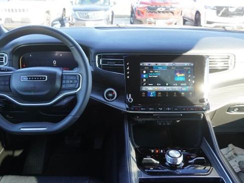 Used 2023 Jeep Wagoneer L Series III w/ Preferred Equipment Group image 16