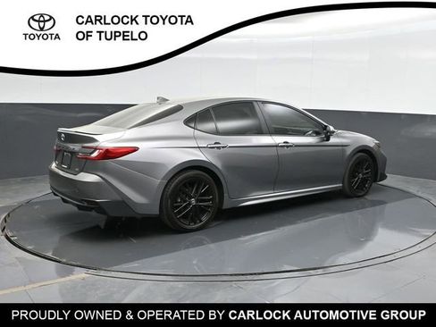 Used 2025 Toyota Camry SE w/ Convenience Package image 3
