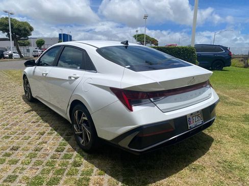 Certified 2024 Hyundai Elantra Limited FWD image 23