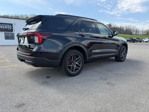 Used 2025 Ford Explorer ST-Line w/ ST-Line Street Pack image 5