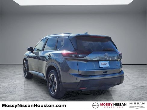 Used 2024 Nissan Rogue SV w/ SV Premium Package FWD image 2
