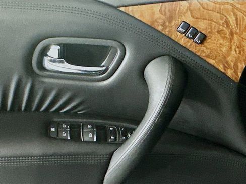 Used 2023 Nissan Armada SL image 18