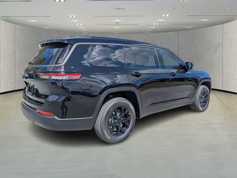 New 2026 Jeep Grand Cherokee L 4WD image 4