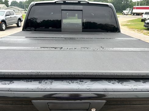 Used 2018 Nissan Titan SV w/ SV Convenience Package RWD image 5