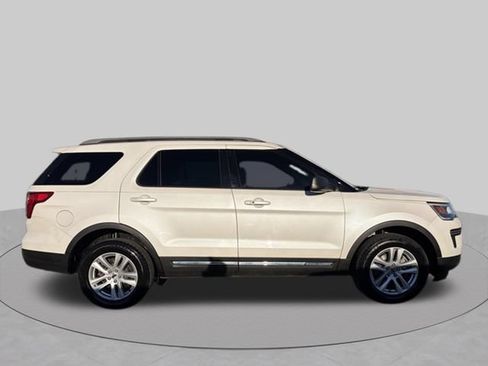 Used 2019 Ford Explorer XLT AWD/4WD image 7