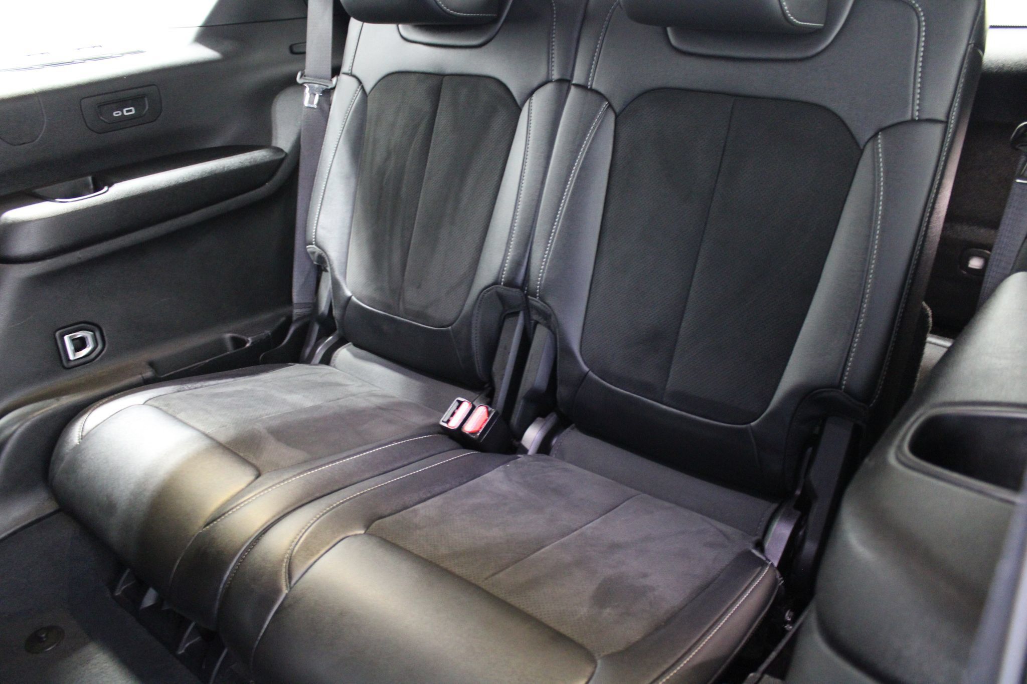 Used 2023 Jeep Grand Cherokee L Laredo AWD/4WD image 19