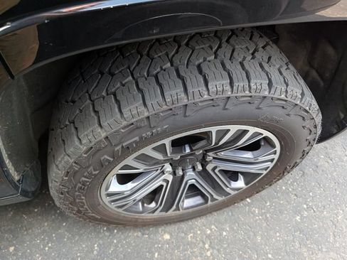 Used 2023 Jeep Wagoneer 4WD w/ Premium Group I image 5