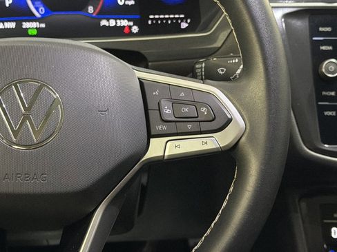 Certified 2023 Volkswagen Tiguan SE FWD image 30