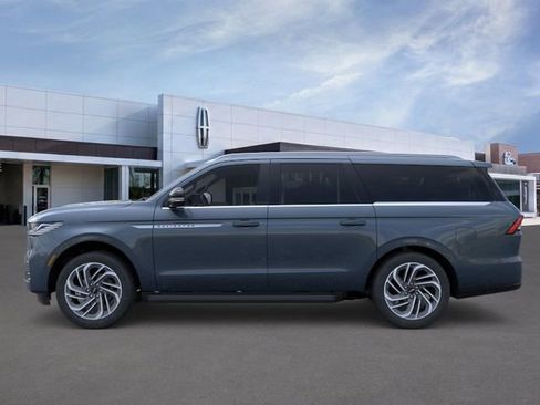 New 2026 Lincoln Navigator L Premier AWD/4WD image 4
