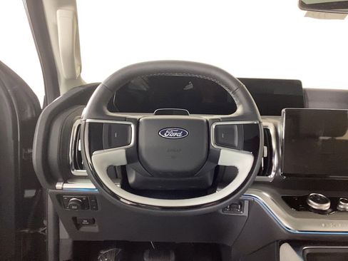 New 2025 Ford Expedition Max Platinum w/ Driver's Package image 21