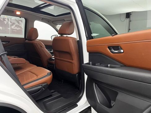 Used 2023 Nissan Pathfinder Platinum w/ Cargo Package image 34