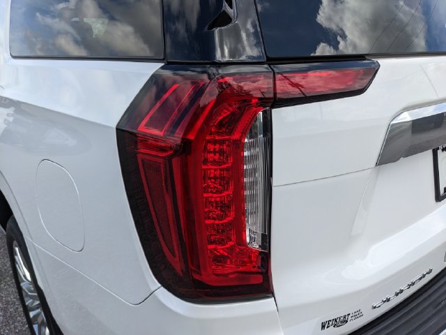 Used 2023 GMC Yukon XL Denali RWD image 12