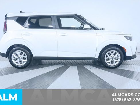 Used 2025 Kia Soul LX w/ LX Technology Package FWD image 8