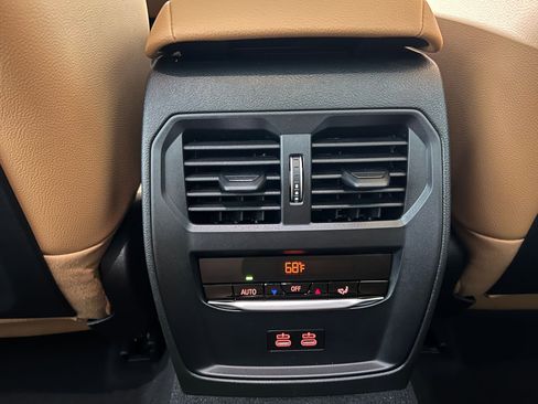 Used 2025 BMW 330i xDrive Sedan w/ Convenience Package image 34