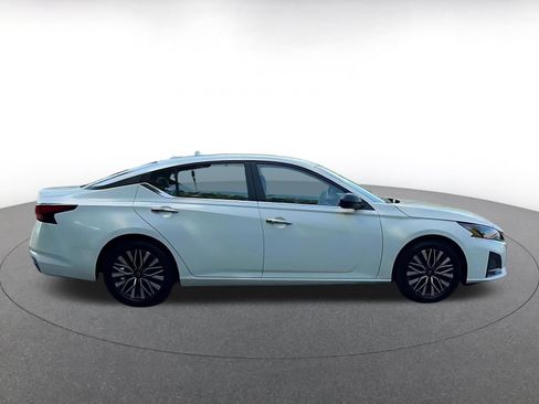 Used 2025 Nissan Altima 2.5 SV FWD image 16