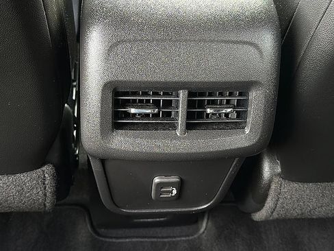 Used 2022 Chevrolet Equinox RS w/ RS Leather Package FWD image 8