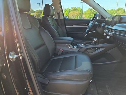 Used 2025 Kia Telluride LX FWD image 16