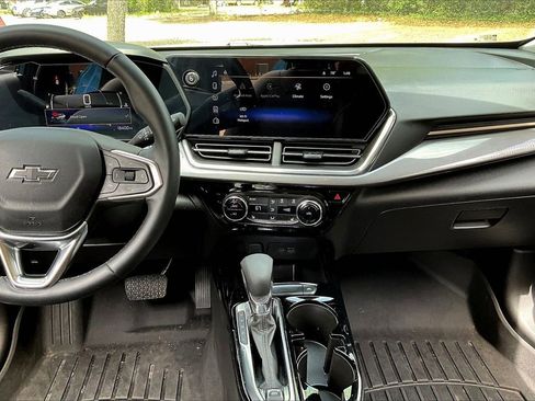 Used 2025 Chevrolet Trax ACTIV w/ Driver Confidence Package FWD image 9